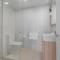 Spire - Stylish 2BR Apt - Pool, Parking & Views
