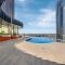 Spire - Stylish 2BR Apt - Pool, Parking & Views