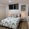 Penthouse Delight 3 bd-2 bth - free carpark, pool & tennis court - 奥克兰