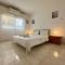 1 bedroom flat 200m from beach