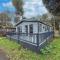 Stunning Lodge With Large Decking At Azure Seas In Suffolk Ref 32109Og - Lowestoft