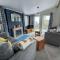 Stunning Lodge With Large Decking At Azure Seas In Suffolk Ref 32109Og - Lowestoft