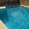 4 Bedroom Holiday Home with Private Pool - 休吉让 4 Bedroom Holiday Home with Private Pool - 休吉让