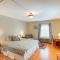 Elegant Pittsfield Home Near Downtown and Skiing! - 皮茨菲尔德