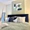Central Luxe 4BR House, FreeParking, 5 TVs, Sleep10 - Kingsthorpe