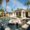 Lavish Desert Retreat Pool Hot Tub - لا كينتا
