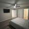 Get cozy in this Renovated home by the Villages - 圣母湖