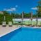Villa Dajana, a cozy pet friendly Villa minutes from the beach - Juršići