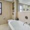 Beautifully decorated Apartment Alambra, with Coast and Sunset Views, Aphrodite Hills