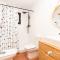Villa Serra - Stylish Holiday Home with Views and Air Conditioning 15 mins to Sitges - 奥利维拉