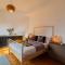 HOLT - Spacious 3BR Atrium Penthouse, Balcony, Cismigiu - بوخارست