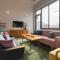 HOLT - Spacious 3BR Atrium Penthouse, Balcony, Cismigiu - بوخارست