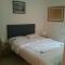 one room studio apartment and garden - Mazkeret Batya