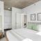 Linea Luxury Living with Indoor Pool and Rooftop Views in The Loop