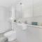Luxury Apartment with 3 Rooms, 3 Bathrooms, and 2 Parking Spaces at Darling Harbour & Convention Center in Sydney