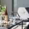 Luxury Apartment with 3 Rooms, 3 Bathrooms, and 2 Parking Spaces at Darling Harbour & Convention Center in Sydney