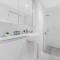 Luxury Apartment with 3 Rooms, 3 Bathrooms, and 2 Parking Spaces at Darling Harbour & Convention Center in Sydney