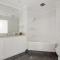 Stylish 2-Bed Apartment with Pool in Camperdown