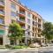 Stylish 2-Bed Apartment with Pool in Camperdown