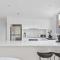 Stylish 2-Bed Apartment with Pool in Camperdown