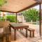Stylish 2-Bed Apartment with Pool in Camperdown