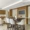 VayK - Sophisticated 2BD Stay in Prime Downtown Location - Dubaj