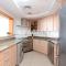 Beautiful 1BR Palm Jumeirah with Pool and Beach Access