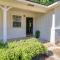 Walk to Eats and Entertainment Home in Brookhaven - بروكهافن