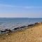 Princes Esplanade-Luxury Beachfront House with Balcony a stone throw from Gurnard Beach - Gurnard