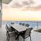 Mels Place - Stunning 3 Bed Getaway and Ocean Views