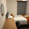 The Coral Guest House 1 Mile from Winchester Market