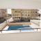 Olivia Mackenzie 2 Bedroom Flat with Pool