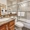 Lovely Aspen Condo with Mountain Views & Hot Tub - أسبين