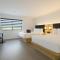Ramada by Wyndham Los Angeles/Downtown West