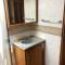 Private 1-bedroom RV with full hookups and direct bus to NYC Manhattan - Linden