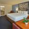 Creekside Inn & Suites