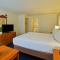 Creekside Inn & Suites