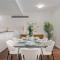 Darling Harbour 2BR Retreat with Spacious Balcony