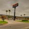 Deluxe Inn and Suites - Raymondville