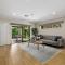 Lavish Modern Home - 10mins to Torquay & Geelong