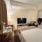 Camari Mandaluyong Staycation 1 with PS4, 400mbps WiFi, Pool, Netflix near MRT Boni, BGC, Megamall, Makati