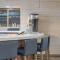 Beautiful Hotel in Desert Rose Resort - 2BD Sleeps