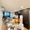 Heart of CBD Stylish 2BR Apt-Quiet-pool-view-BBQ