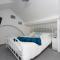 6 Afallon, Beachside holiday house