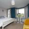 6 Afallon, Beachside holiday house