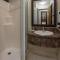 Super 8 by Wyndham Lachenaie/Terrebonne