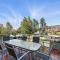 Spacious Sandy Bay Stay