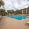 Red Roof Inn PLUS+ & Suites Naples Downtown-5th Ave S