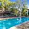 Hibiscus Haven Resort-style Chic by the Beach