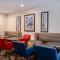 Holiday Inn Express & Suites Chicago-Libertyville by IHG